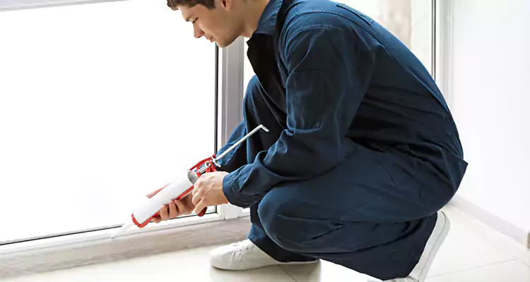 Window Glass Caulk Repair in The Hammocks, FL