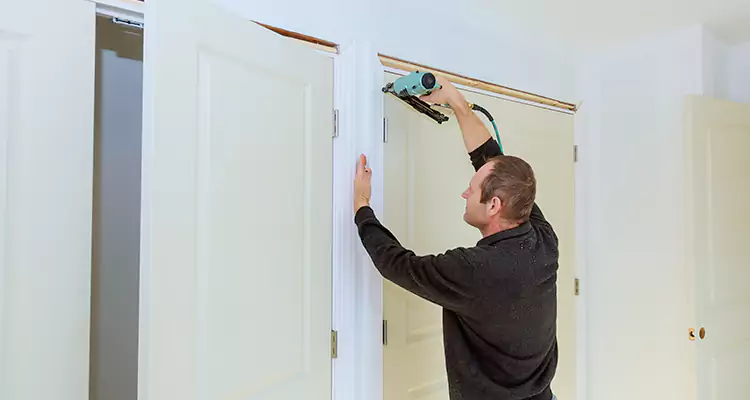 Top Rated Door Fixing ServiceFixing Garage Door Track in The Hammocks, FL